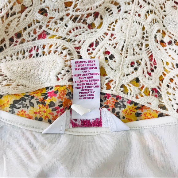 Yellow Dress with flower & crochet detail - Picture 5 of 5